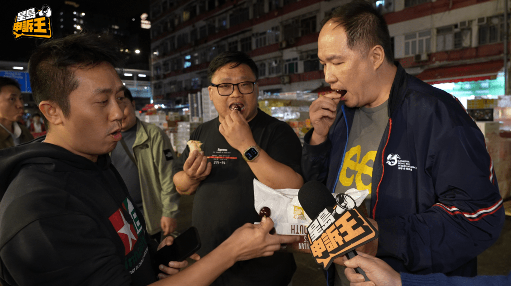 來自沙田的男街坊，一齊品嘗塔斯車厘子。