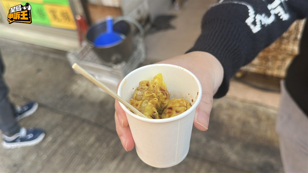 燒賣不再用竹籤串著，而改用紙杯裝。