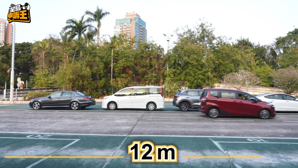 假設一輛車以時速50公里行走，由司機見到危險，到開始反應，需要大概0.9秒，可推算車輛其實已經走了12米。