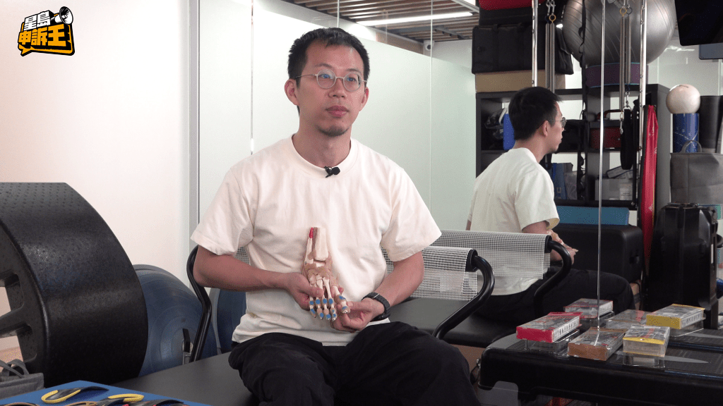 注册物理治疗师卢浩锵指，鞋垫虽然有用，但不能取代专业矫形鞋垫。