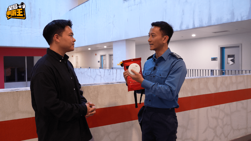 《星島申訴王》邀請消防隊長講解「防火三寶」— 滅火筒、滅火氈及獨立火警偵測器。
