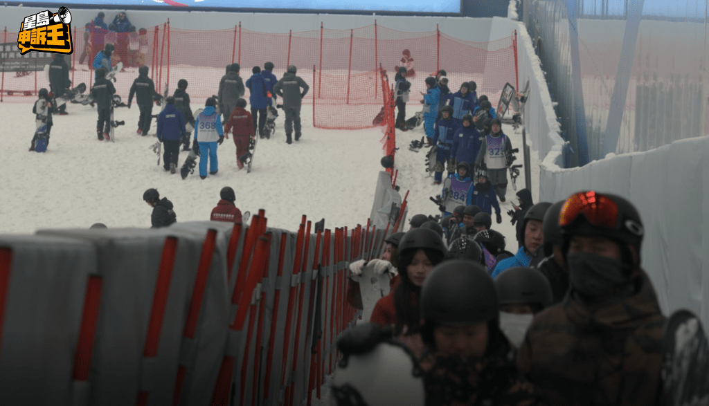 同時，對於新手來說，不需要搭乘纜車，使用魔毯上坡會更加容易。