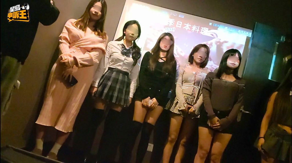 私人影院可安排女孩陪客人看電影和玩遊戲。 私人影院可安排女孩陪客人看電影和玩遊戲。