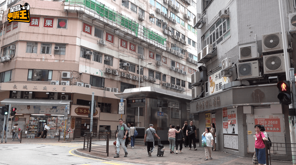 提供足顏按摩的地點不在網址公開,客人要經過預約和篩選,通過才獲知隱藏在工廈內哪個單位。 提供足顏按摩的地點不在網址公開,客人要經過預約和篩選,通過才獲知隱藏在工廈內哪個單位。