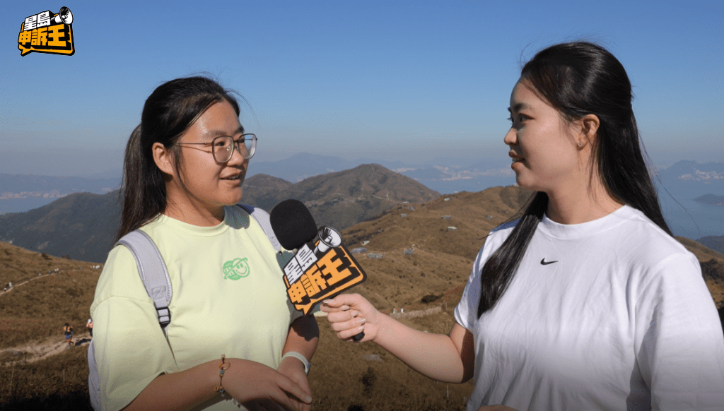 遊客黃小姐表示，當她到達山上，看到陽光正好照耀在芒草上，十分美麗。