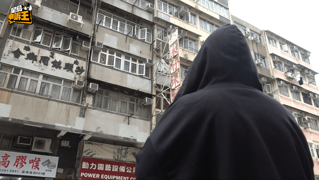 因為缺錢未能提供更好治療給父親，他最後因病逝世，蘇小姐十分內疚。