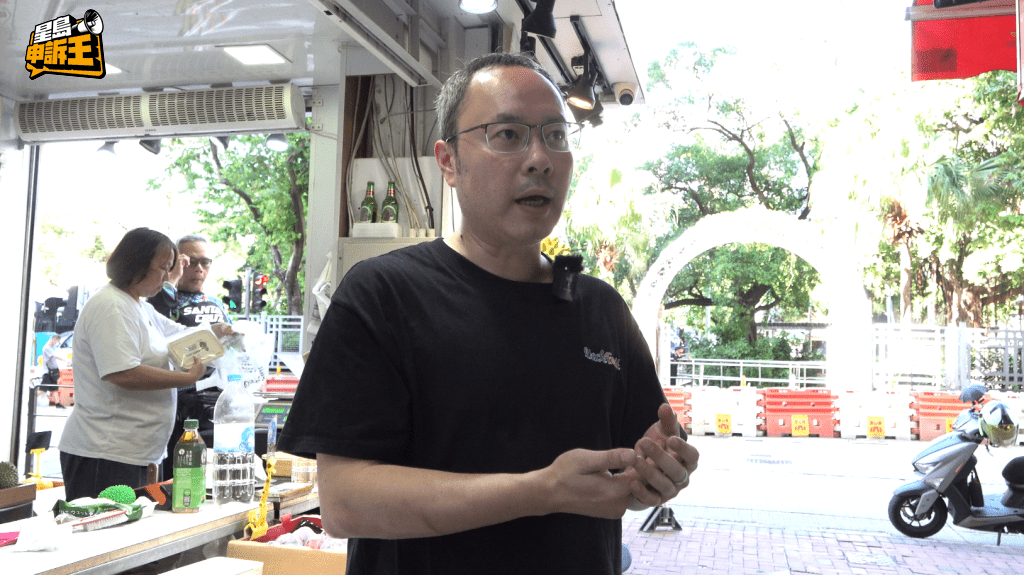 水果叔叔創辦人鄧珺豪表示,內地貨包裝仿真度高,單從包裝上越來越難分辨。 水果叔叔創辦人鄧珺豪表示,內地貨包裝仿真度高,單從包裝上越來越難分辨。