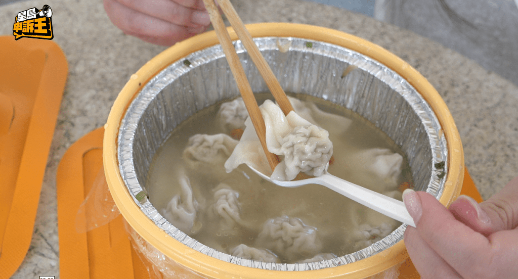 記者試食方面，雞湯小雲吞數量有11顆，餡料扎實但份量較少，餛飩皮偏厚且較軟。