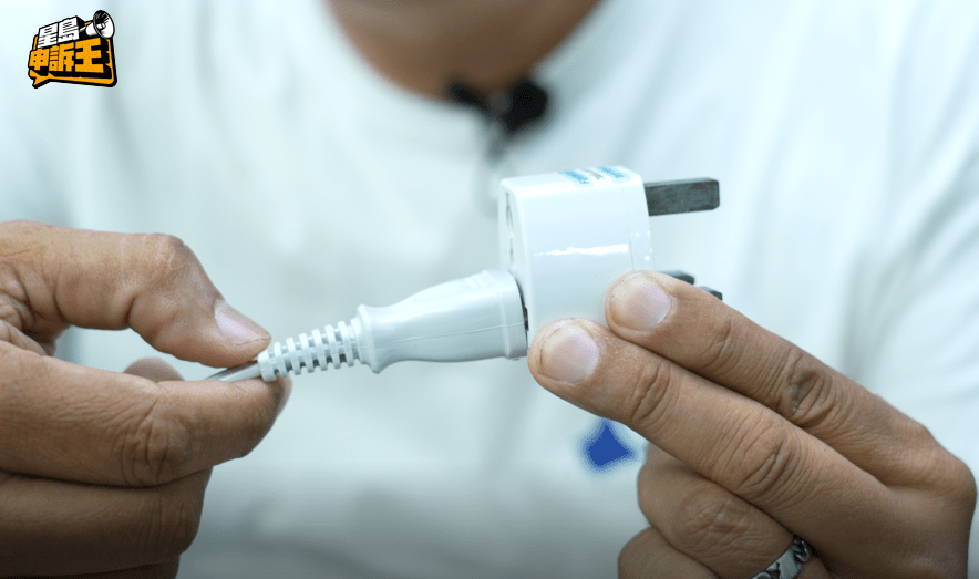 不少港人喜歡購買水貨風筒,但由於不同地區的電壓不同,電器亦容易損壞。 不少港人喜歡購買水貨風筒,但由於不同地區的電壓不同,電器亦容易損壞。