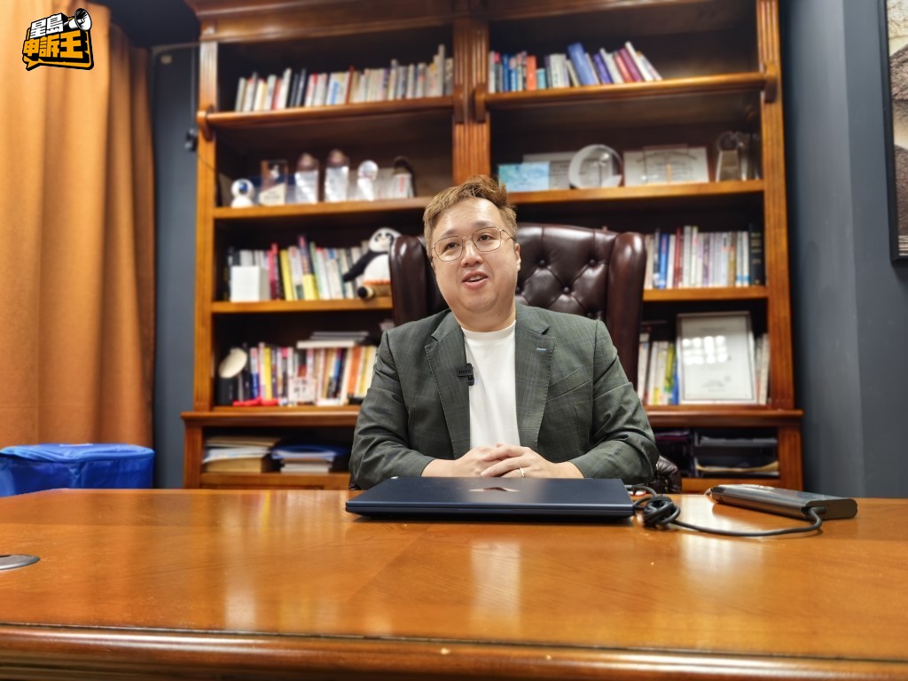 催眠治療師林雲峯(Tim Sir)則分享,曾有母親因五歲的兒子手部動作過多,擔心他出現問題難以考上心儀小學,幾乎精神崩潰。 催眠治療師林雲峯(Tim Sir)則分享,曾有母親因五歲的兒子手部動作過多,擔心他出現問題難以考上心儀小學,幾乎精神崩潰。