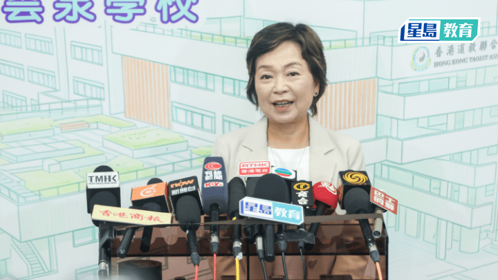 蔡若蓮表示，教育局未來將繼續保持軟着陸的措施及策略，協助學校有序適應學齡人口結構性下降。何家豪攝