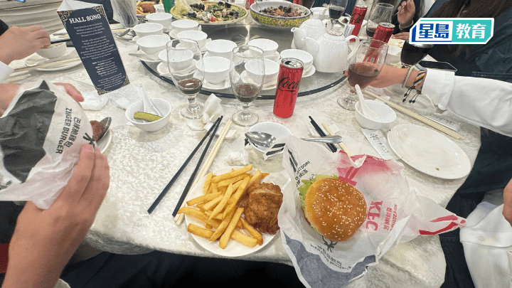 港大高桌晚宴「搵笨」？ 收$500清真餐竟是快餐店外賣 事主：最多只值約$80 「原以為會更得體」(圖片來源：Threads)
