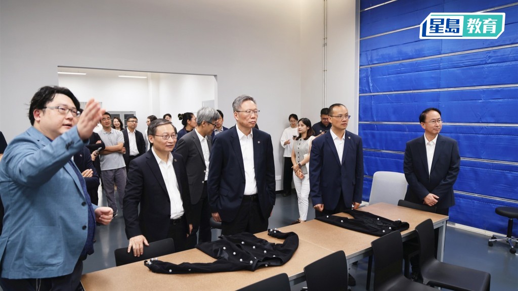 理大及哈工大代表參觀「哈爾濱工業大學香港理工大學深圳國際設計學院」。理大提供