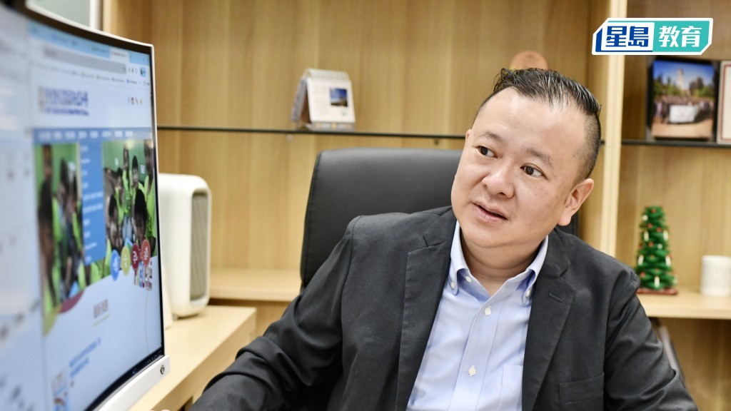 冯耀章期望利用学校优势，成为社区枢纽。