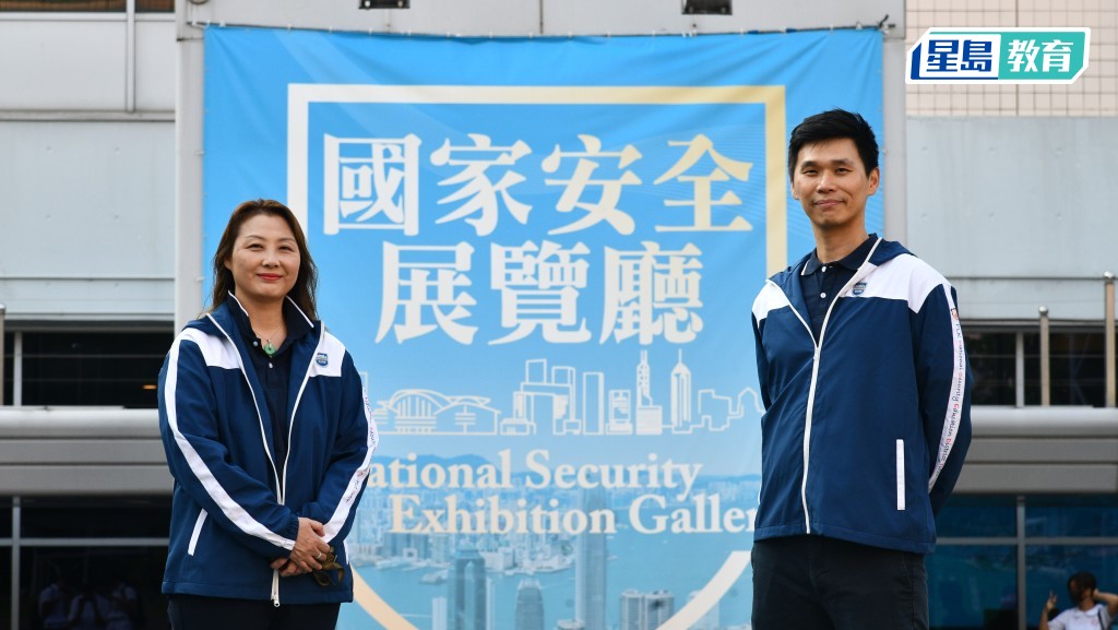 張素媚（左）及張宋銘今年7至8月期間接受國安導師培訓，兩人期望以管理層身份以身作則，帶領屬下同事宣揚國安教育。 何健勇攝
