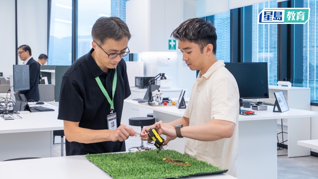  實驗室主要匯聚學界、初創企業及業界，如為創科團隊提供工程諮詢、可製造性評估。大會提供