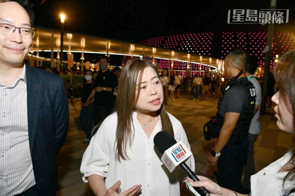 文體旅局局長羅淑佩就鄭秀文答謝會後見記者。何健勇攝