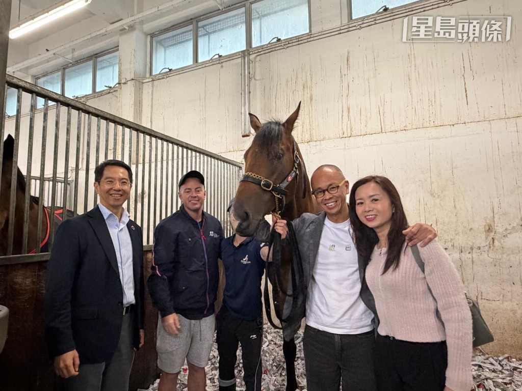 陈家梁向本报记者说：「植根香港团体马『路飞驹』刚刚做完阉割手术，经理人植先生及其中一马主庄先生日前入仓探望马匹，以及练马师黎昭升商讨出赛事宜。」