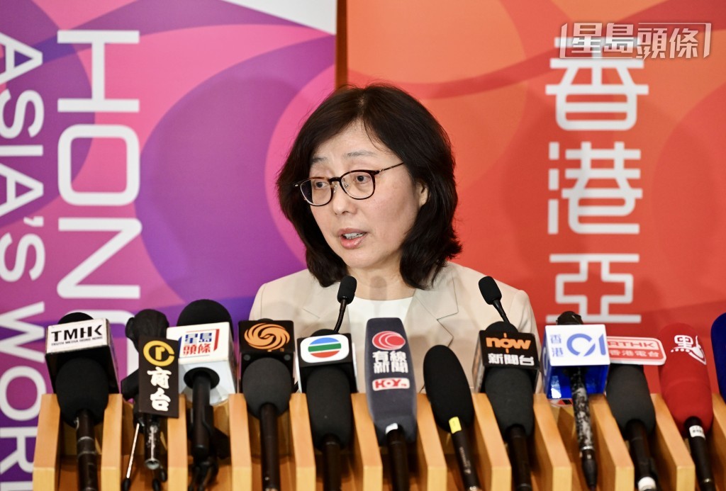 甯漢豪指會盡快物色承辦商接手工程。 甯漢豪指會盡快物色承辦商接手工程。