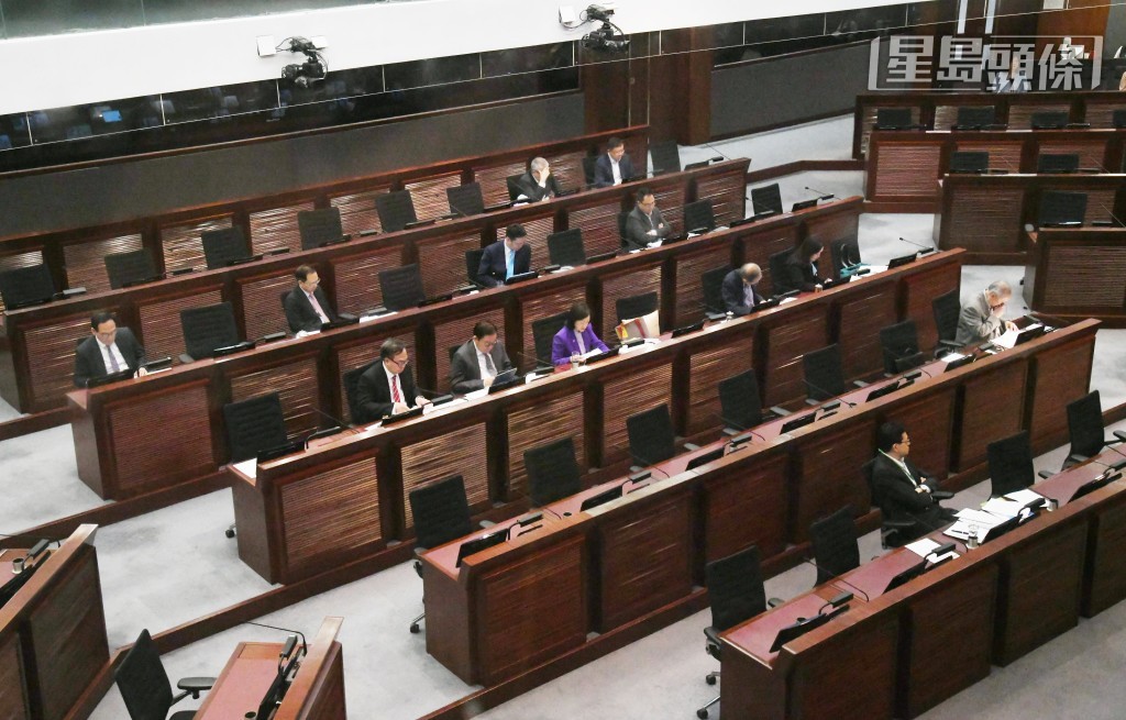 新一屆立法會選舉共161人報名爭90席,梁愛詩說喜見全部界別有競爭,無人自動當選。 新一屆立法會選舉共161人報名爭90席,梁愛詩說喜見全部界別有競爭,無人自動當選。