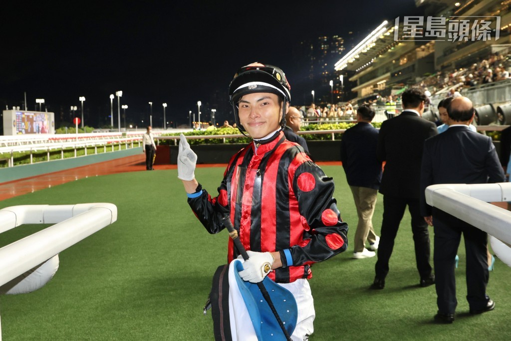 本地騎師黃智弘上季成績不錯，取得二十五場頭馬。