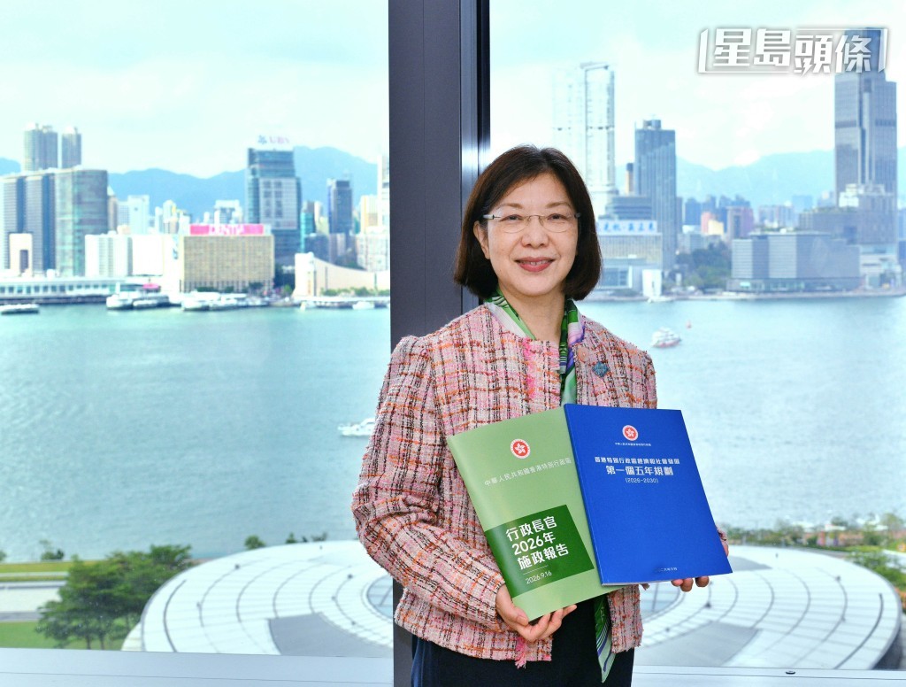 政制及内地事务局局长谢小华接受《星岛》专访。何健勇摄 