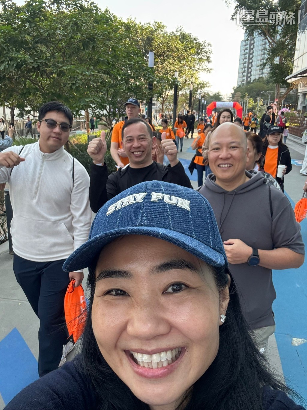 今天他們齊齊參加CDC明德童行五十周年慈善步行，為特殊兒童服務籌務捐款，為兒童教育出一力，十分有意義。