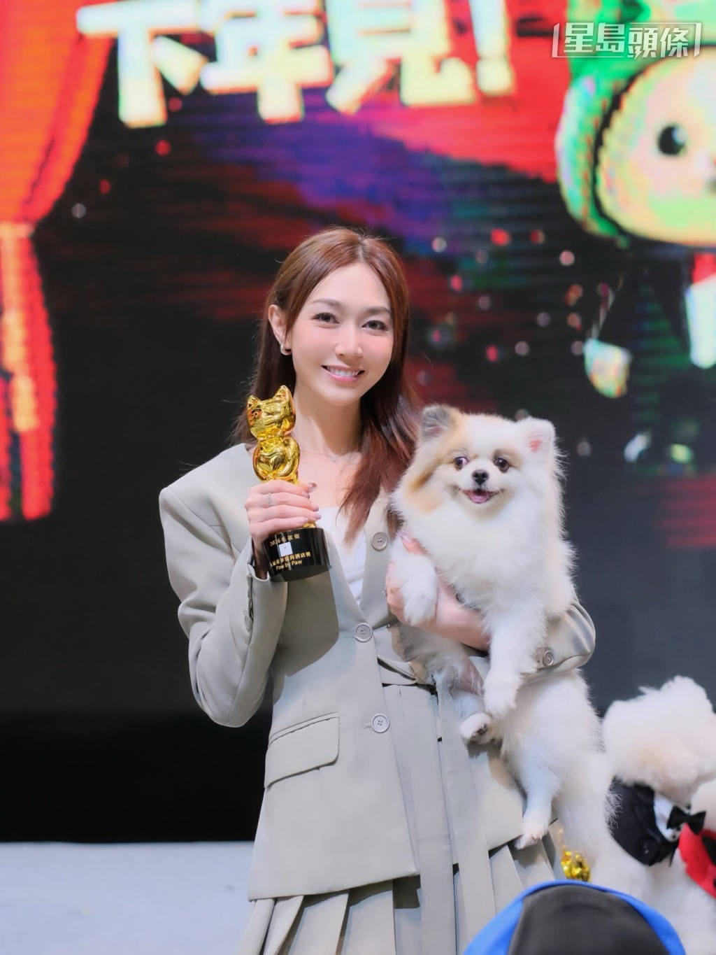 2026年毛孩街人气豪华猫狗酒店奖项，由「飞马座」和「丞匡掠影」马主黄嘉雯 (图) 与友人合伙开设的宠物休闲旗舰店获奖。