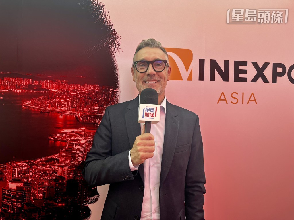 主辦方Rodolphe Lameyse指免稅政策大幅簡化葡萄酒的進口程序,使香港成為許多酒類生產商及年輕買家踏足亞洲市場的首站。 主辦方Rodolphe Lameyse指免稅政策大幅簡化葡萄酒的進口程序,使香港成為許多酒類生產商及年輕買家踏足亞洲市場的首站。