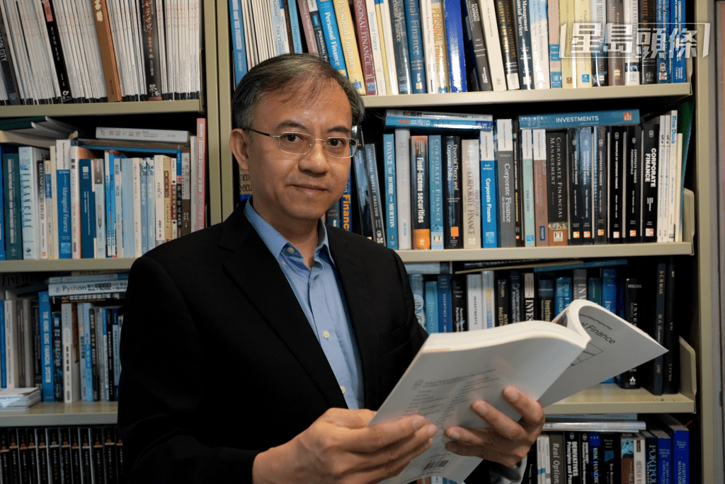 麦萃才认为，北都长远有助香港经济「做大个饼」。