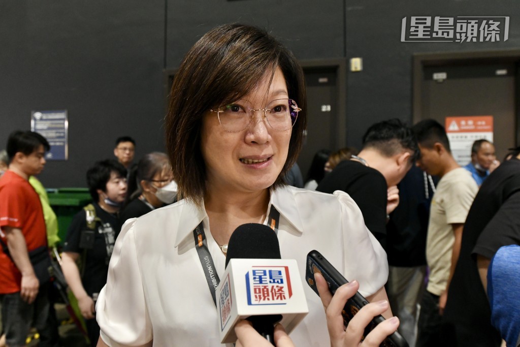 李女士。