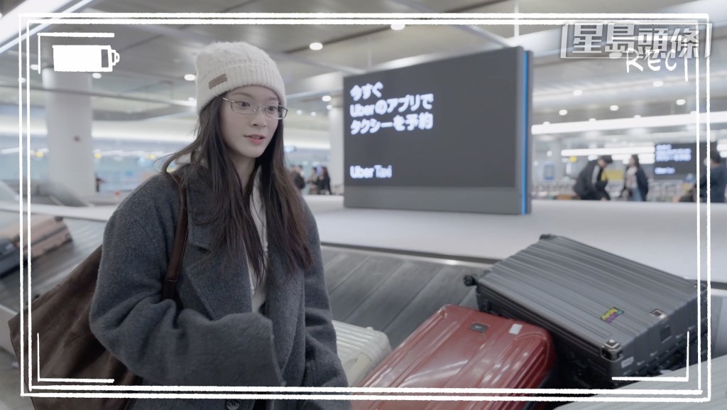 机场取行李。