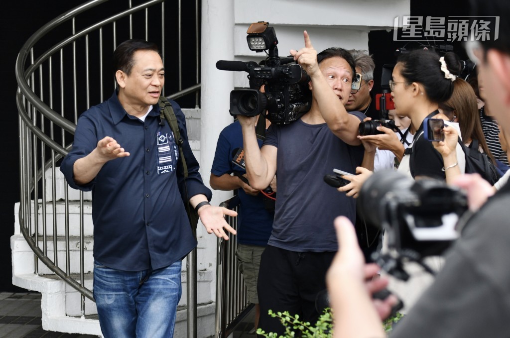 江祥發提交的證詞提及，工程顧問鴻毅的註冊檢驗人員沈鉅忠早於2022年7月15日離世，但是在2022年9月28日有關鴻毅修葺工程估算的相關文件上，竟然出現已離世的沈鉅忠簽名。
