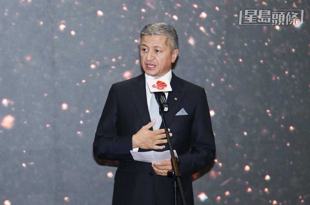 置地公司行政總裁史米高表示,作為中環物業的標誌性發展商,非常高興跟旅發局合作,將中環打造成「冬日小鎮.中環」。 置地公司行政總裁史米高表示,作為中環物業的標誌性發展商,非常高興跟旅發局合作,將中環打造成「冬日小鎮.中環」。