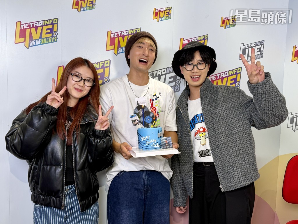 好友潘靜文與林智樂悄悄潛入直播室為Aska慶生。