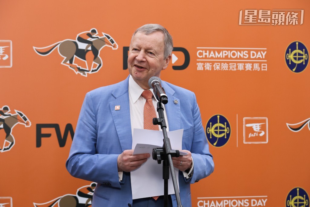 應家柏說︰「看著今屆富衛保險女皇盃的水準，我相信它於年底將會成為全球評分最高的賽事之一。」