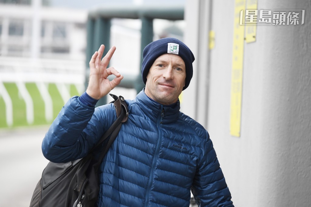 布文將在本周日新加坡克蘭芝馬場舉行的新加坡打吡賽馬日客串，主要是策騎摩西馬房的「九天怒雷」角逐新加坡打吡。