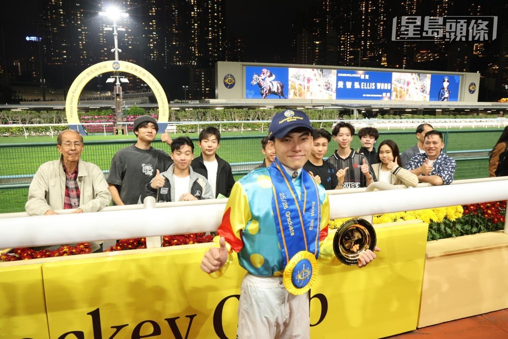 另一方面，方嘉柏旗下的「钛易揾」及「钫糖武士」则交予徒弟黄智弘 (图) 主辔。