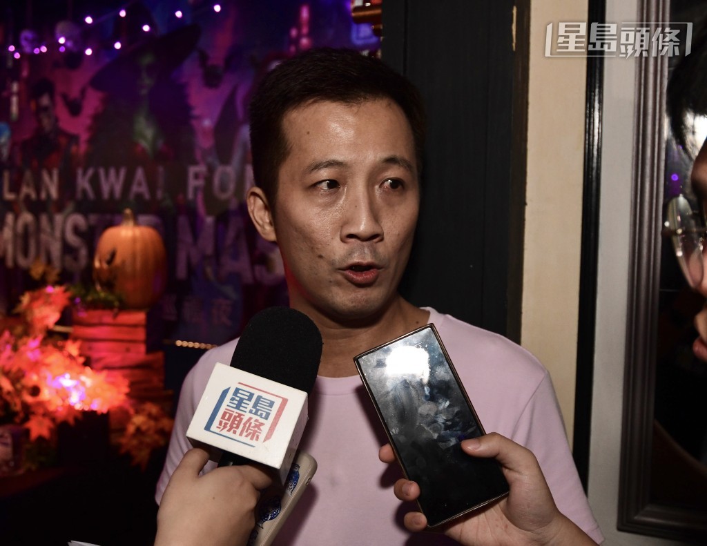 蘭桂坊酒吧「BACI」負責人郭先生接受訪問時指出,今年中環一帶亦會舉辦萬聖節派對,相信對生意會有幫助。 蘭桂坊酒吧「BACI」負責人郭先生接受訪問時指出,今年中環一帶亦會舉辦萬聖節派對,相信對生意會有幫助。