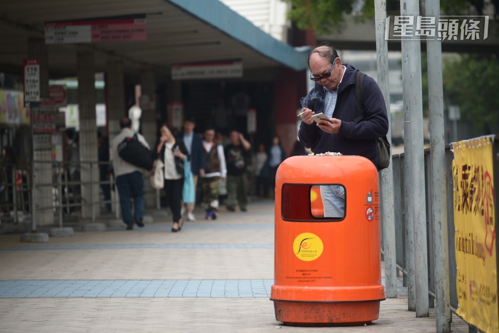 有議員倡在公共地方設立指定吸煙區。資料圖片