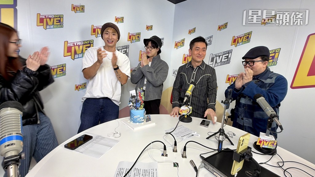 直播間變得熱鬧起來。