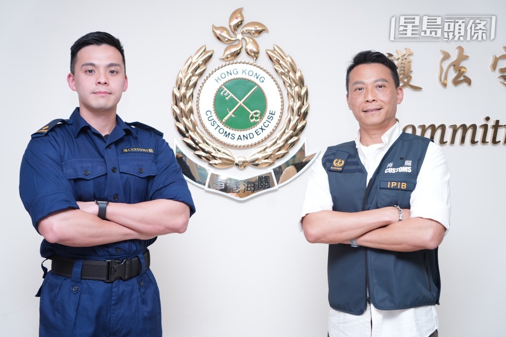 海關「父子兵」吳紹雄(右)及吳衍霆。 海關「父子兵」吳紹雄(右)及吳衍霆。