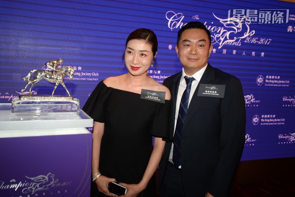 杨毅 (右) 和太太胡佩君 (左) 今次凭「友莹光」和廖康铭合作，双方自然希望能擦出火花，携手建功。