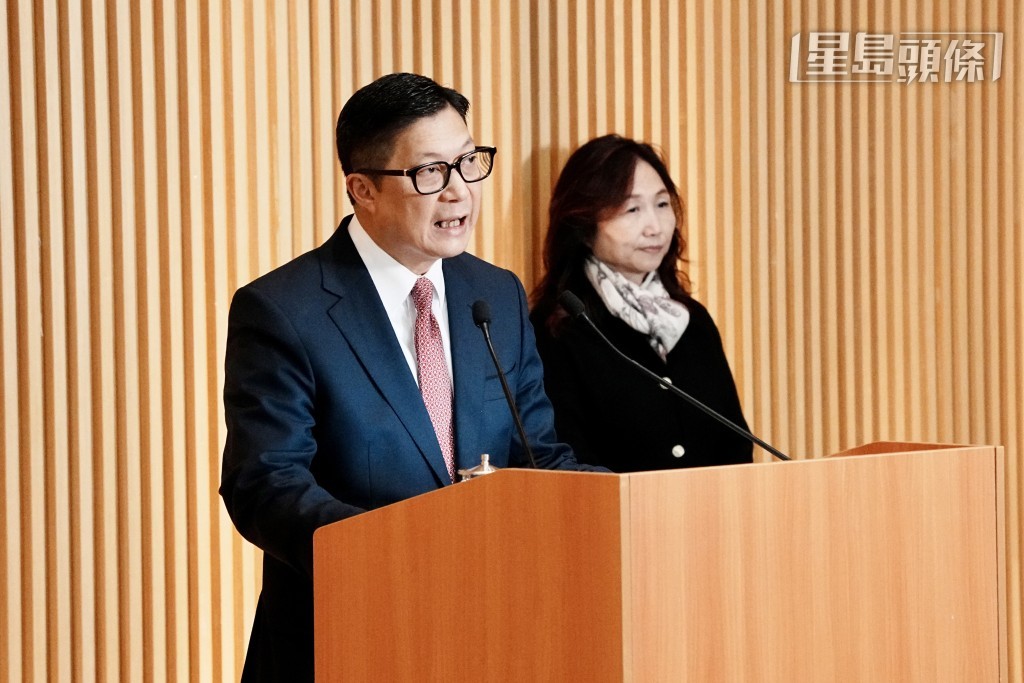 鄧炳強指部分罪案數字創歷史新低，包括爆竊案、行劫案及傷人與嚴重毆打案。