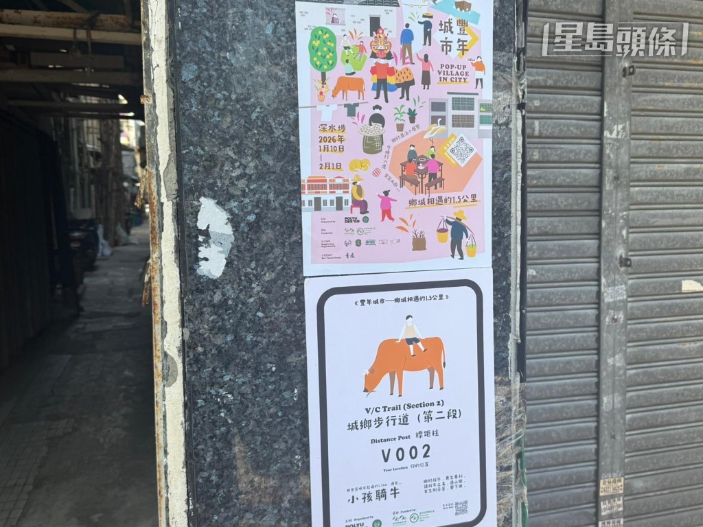 路線沿途亦設有路牌指示。