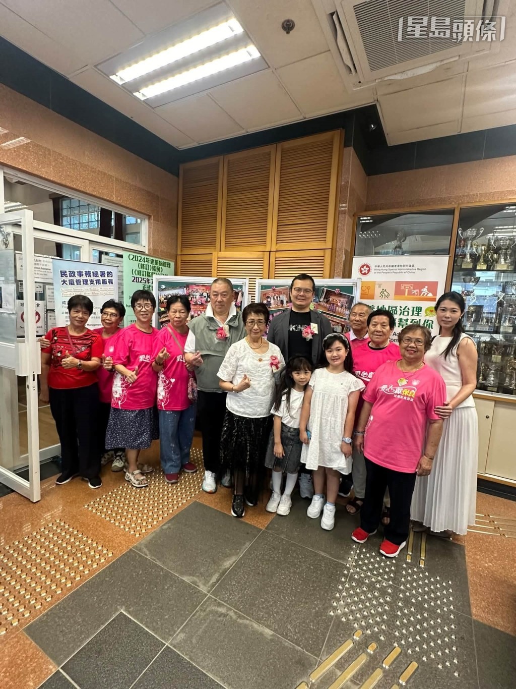蕭煒忠昨天帶同家人一同參與了由香港群心曲藝苑舉行的愛心獻保良,一家人齊心合力。 相片來源:蕭煒忠IG 蕭煒忠昨天帶同家人一同參與了由香港群心曲藝苑舉行的愛心獻保良,一家人齊心合力。 相片來源:蕭煒忠IG