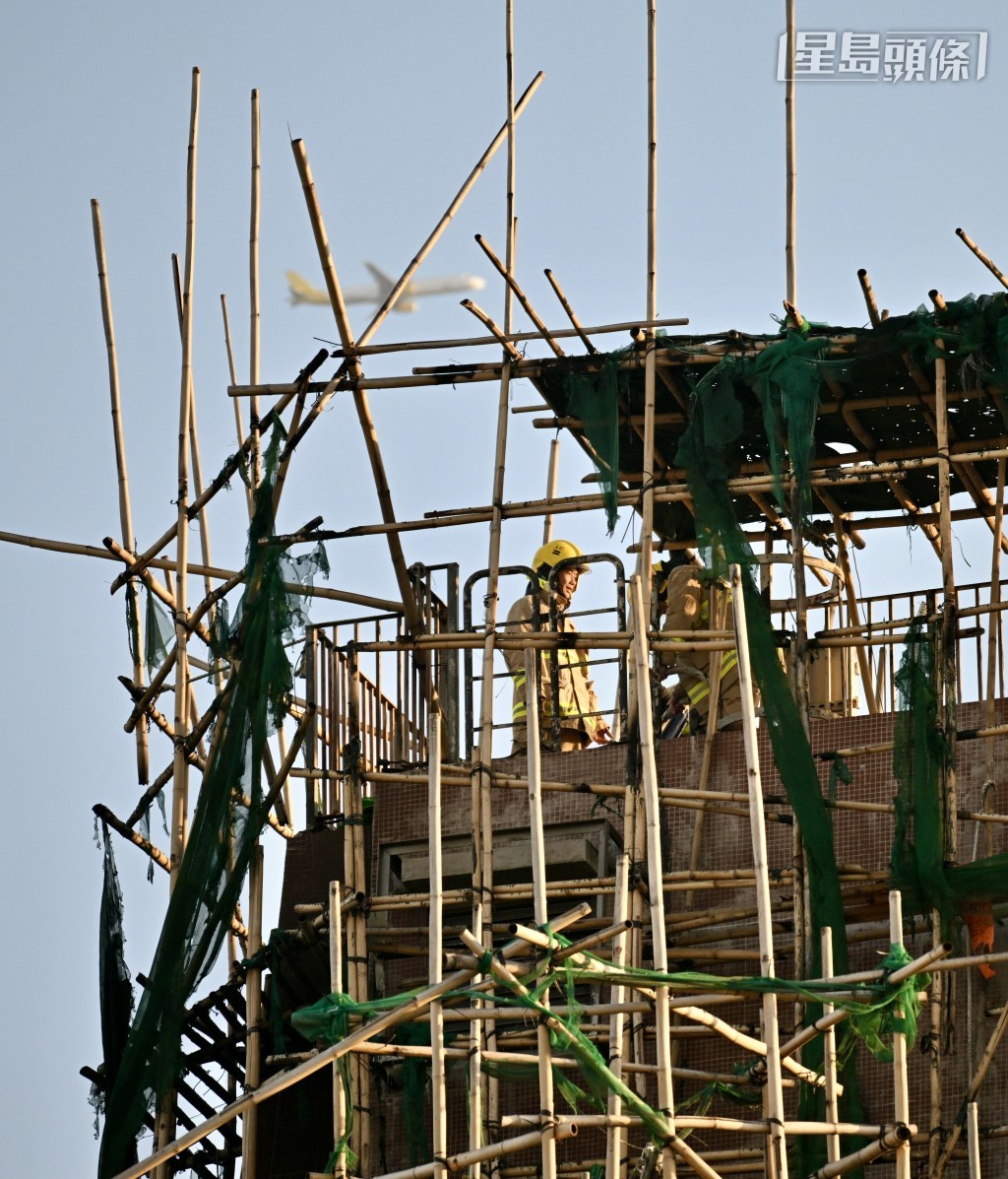 聶元風指消防員救援壓力很大，安全風險極高。