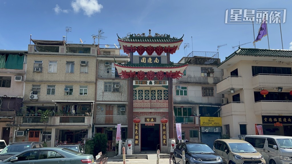 南邊圍一名男子遭鄰居斬傷腳。 南邊圍一名男子遭鄰居斬傷腳。