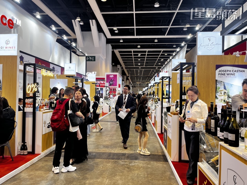 「Vinexpo Asia」一連三日於香港會議展覽中心舉行,吸引38個國家的參展商參加。 「Vinexpo Asia」一連三日於香港會議展覽中心舉行,吸引38個國家的參展商參加。