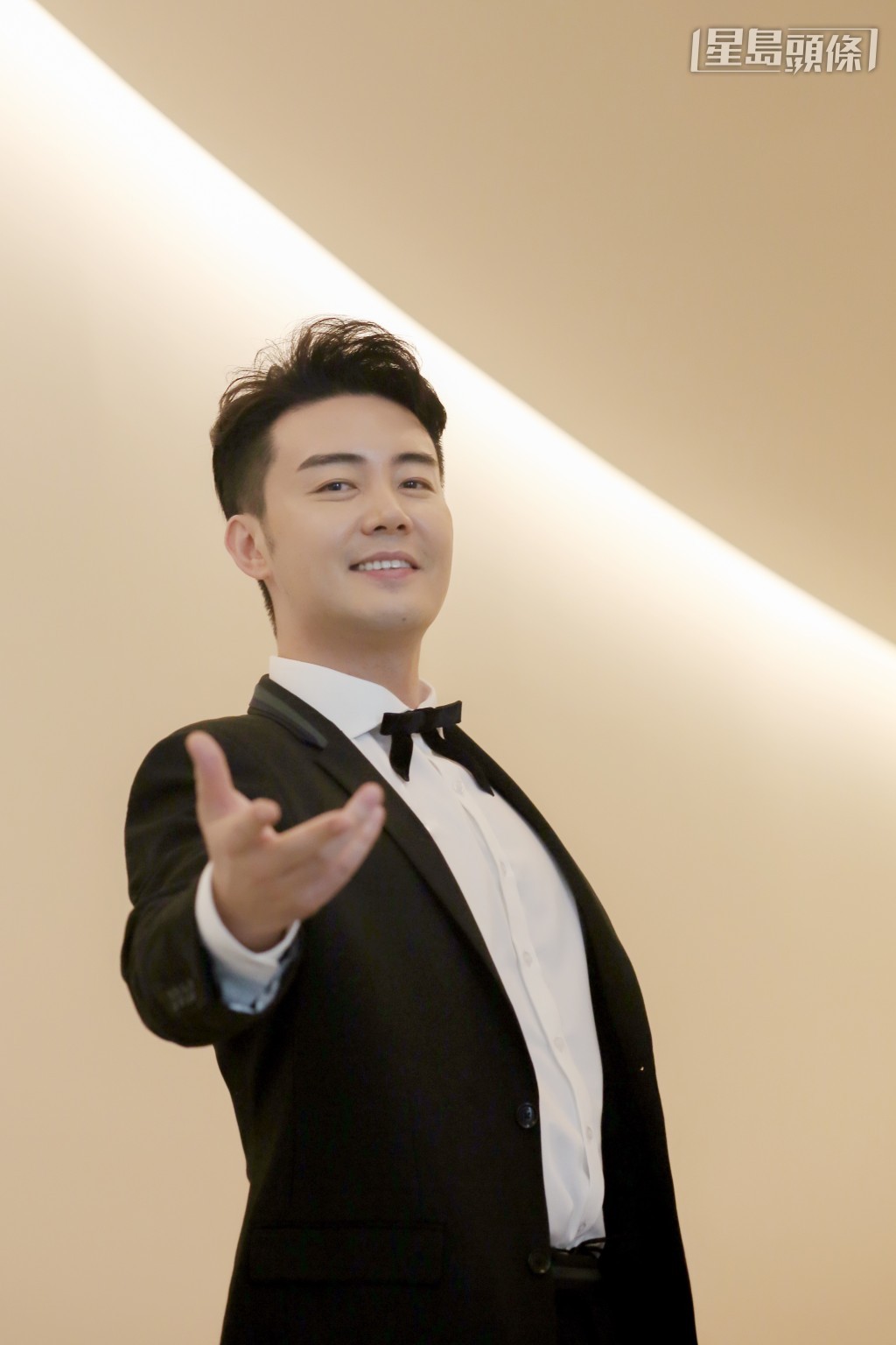 開幕儀式將於當日正午12時在馬匹亮相圈舉行，為入場人士帶來一連串精彩的表演。國家男高音歌唱家張英席屆時會領唱國歌，並獻唱經典名曲。